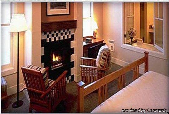Hotel At 4*