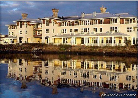 Hotel At