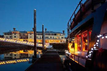 Hotel At